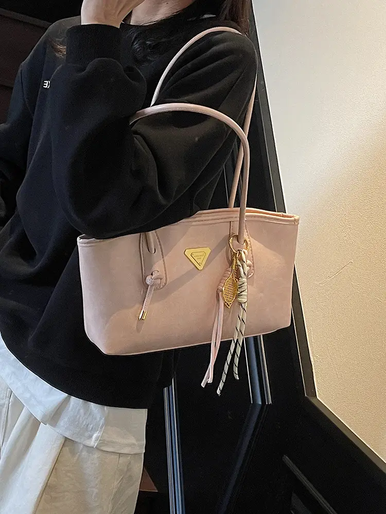 Pink Leather Shoulder Bag with Gold Plated Handle - Image 8