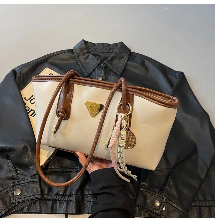 Pink Leather Shoulder Bag with Gold Plated Handle - Image 3