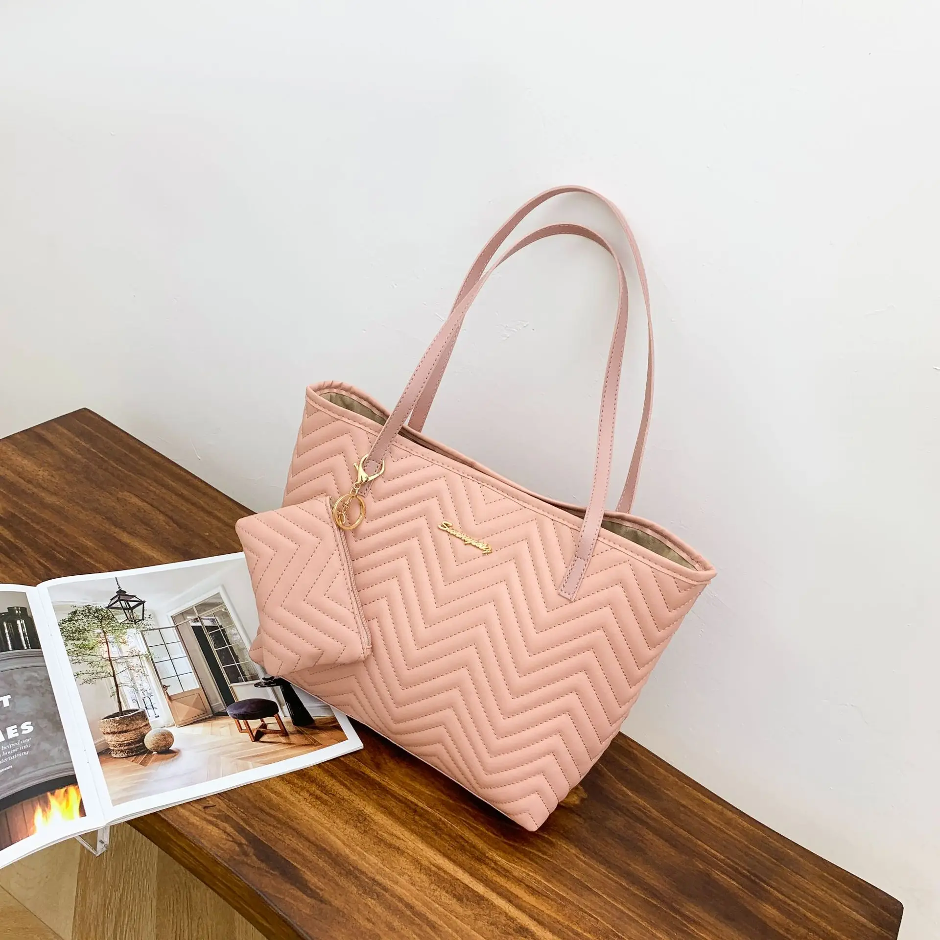 Women's Wavy Diamond Embroidery Shoulder Bag Brown - Image 3