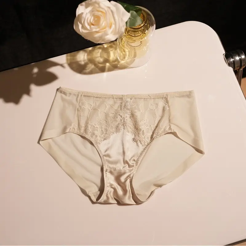 Yuyue Spring/Summer New Silk Lingerie Lace Lightweight Wireless Mulberry Silk Underwear Women's French Style Double Strap Bra