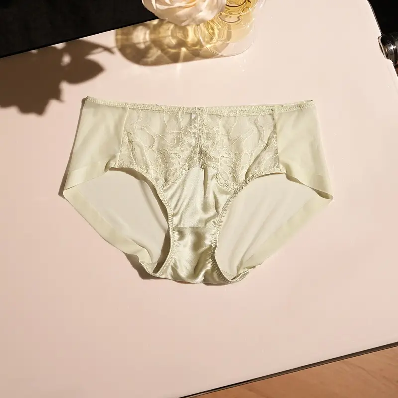 Yuyue Spring/Summer New Silk Lingerie Lace Lightweight Wireless Mulberry Silk Underwear Women's French Style Double Strap Bra