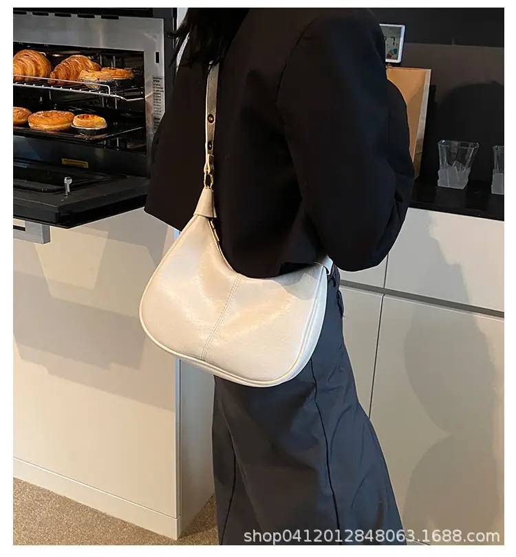 Women's White Leather Crossbody Bag 2024 New Style — feature 1
