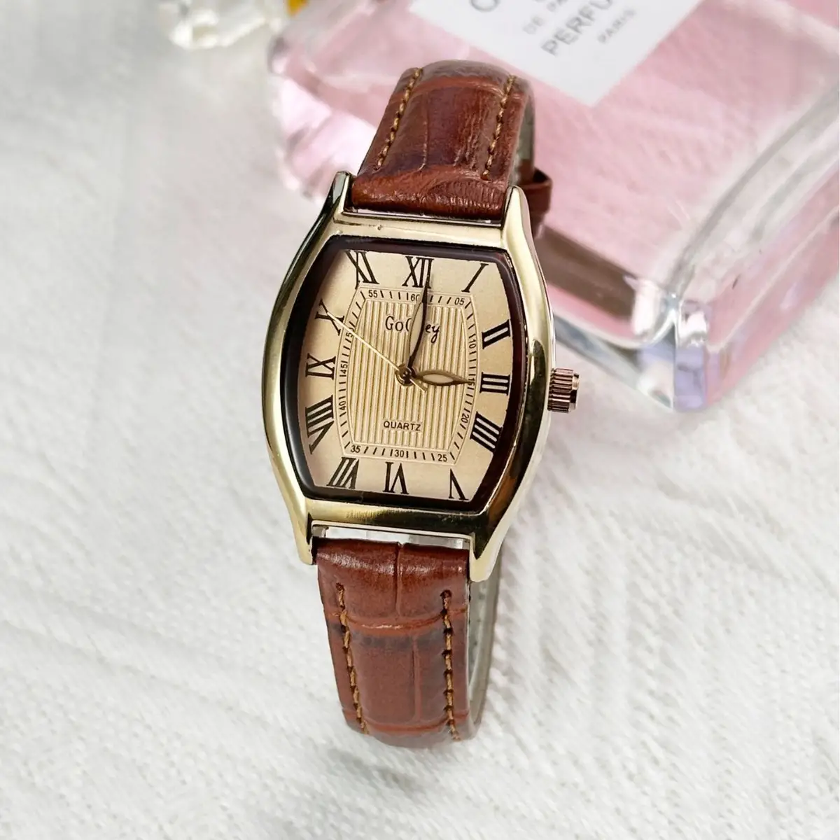 Women's Square Watch with Wine Barrel Design Brown Leather Belt - Image 3
