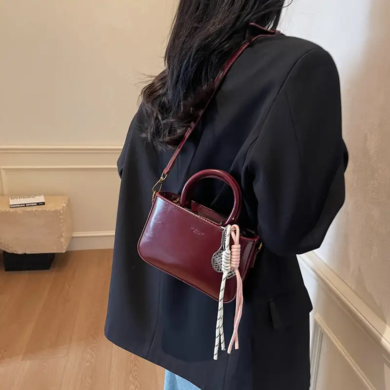 Pink Peshawari Women's Shoulder Bag with Feather Tassel - Image 4