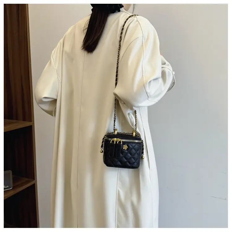 Vintage Brown Diamond Plaid Chain Shoulder Bag for Women — feature 11