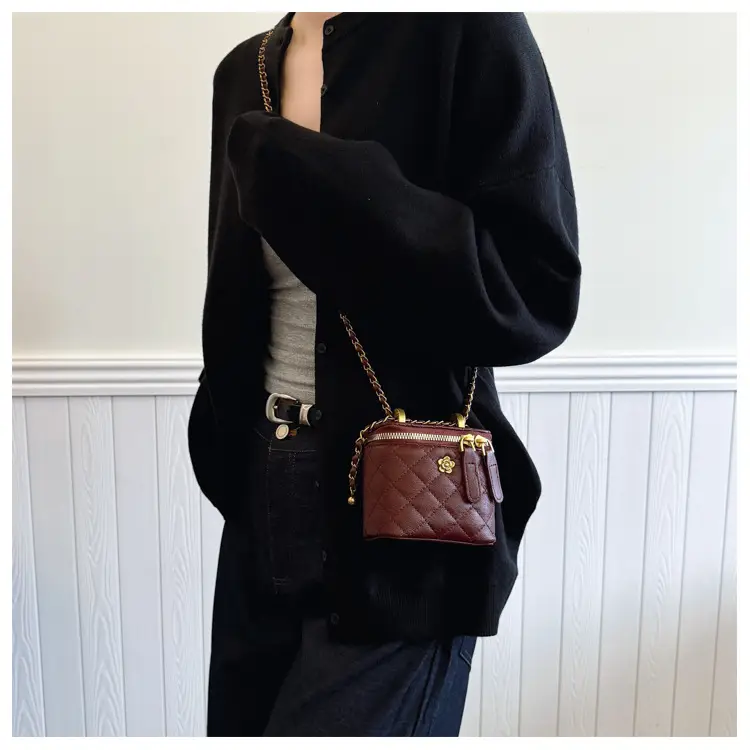 Vintage Brown Diamond Plaid Chain Shoulder Bag for Women — feature 31
