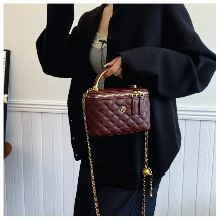 Vintage Brown Diamond Plaid Chain Shoulder Bag for Women — feature 33