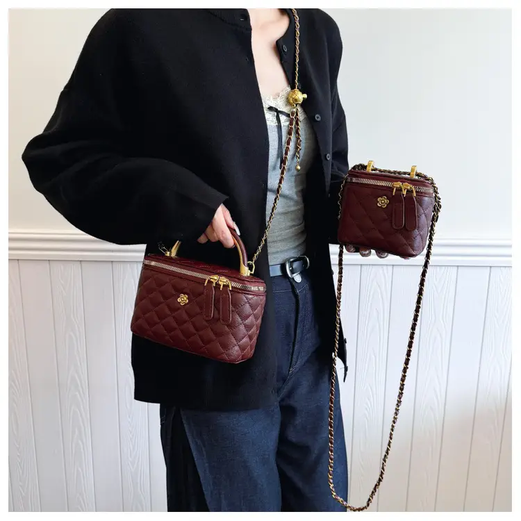 Vintage Brown Diamond Plaid Chain Shoulder Bag for Women — feature 36