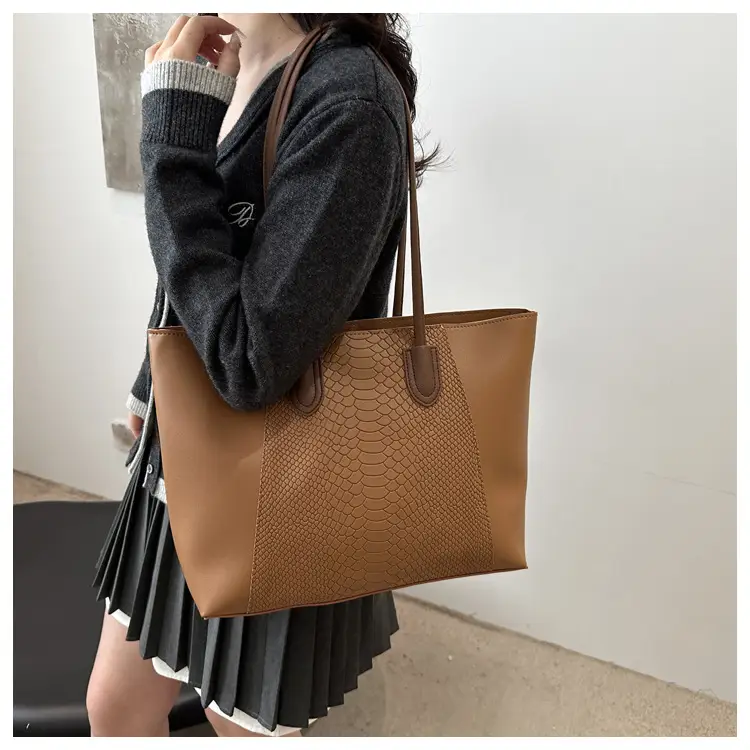 Brown Leather Tote Bag with Snake Pattern Large Capacity — feature 12