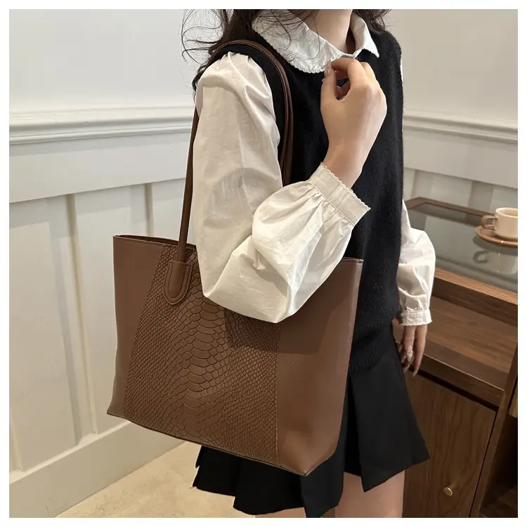 Brown Leather Tote Bag with Snake Pattern Large Capacity — feature 15