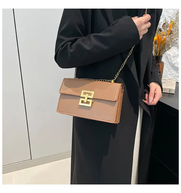 Women's Retro Chain Crossbody Bag Brown Gold — feature 15