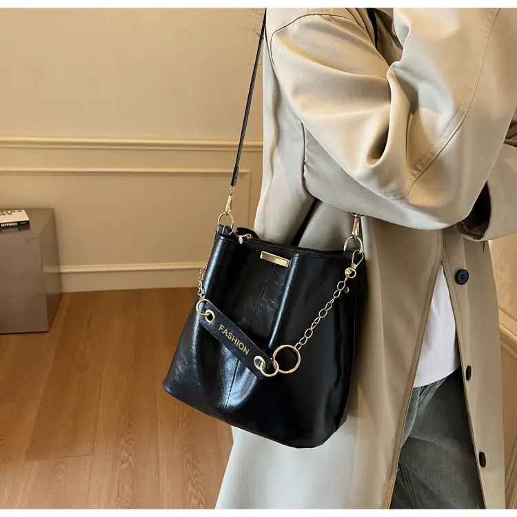 Korean Style Retro Chain Bucket Bag Women 2025 — feature 13