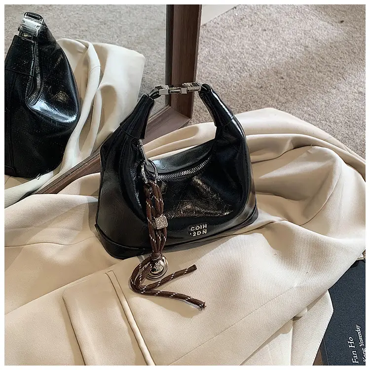 Women Retro Handbag Brown Leather Crossbody 2026 — feature 12