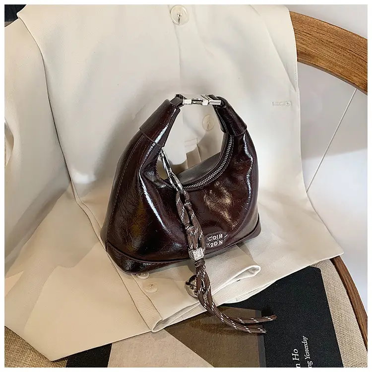 Women Retro Handbag Brown Leather Crossbody 2026 — feature 14
