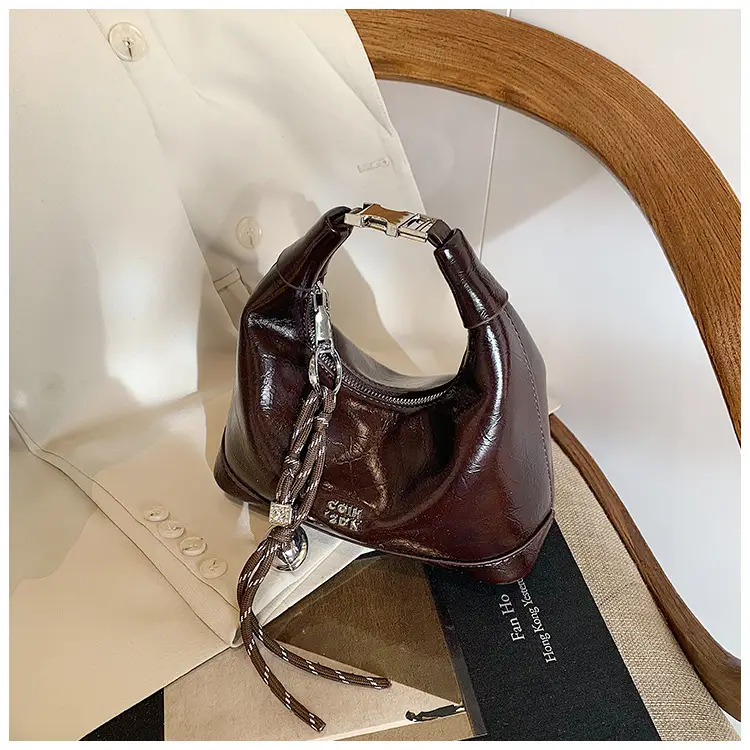 Women Retro Handbag Brown Leather Crossbody 2026 — feature 15