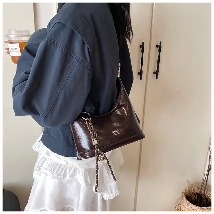 Women Retro Handbag Brown Leather Crossbody 2026 — feature 20