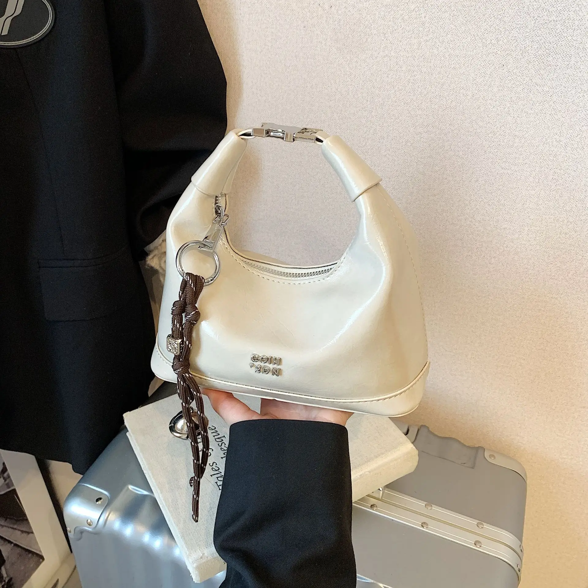 Women Retro Handbag Brown Leather Crossbody 2026 - Image 2