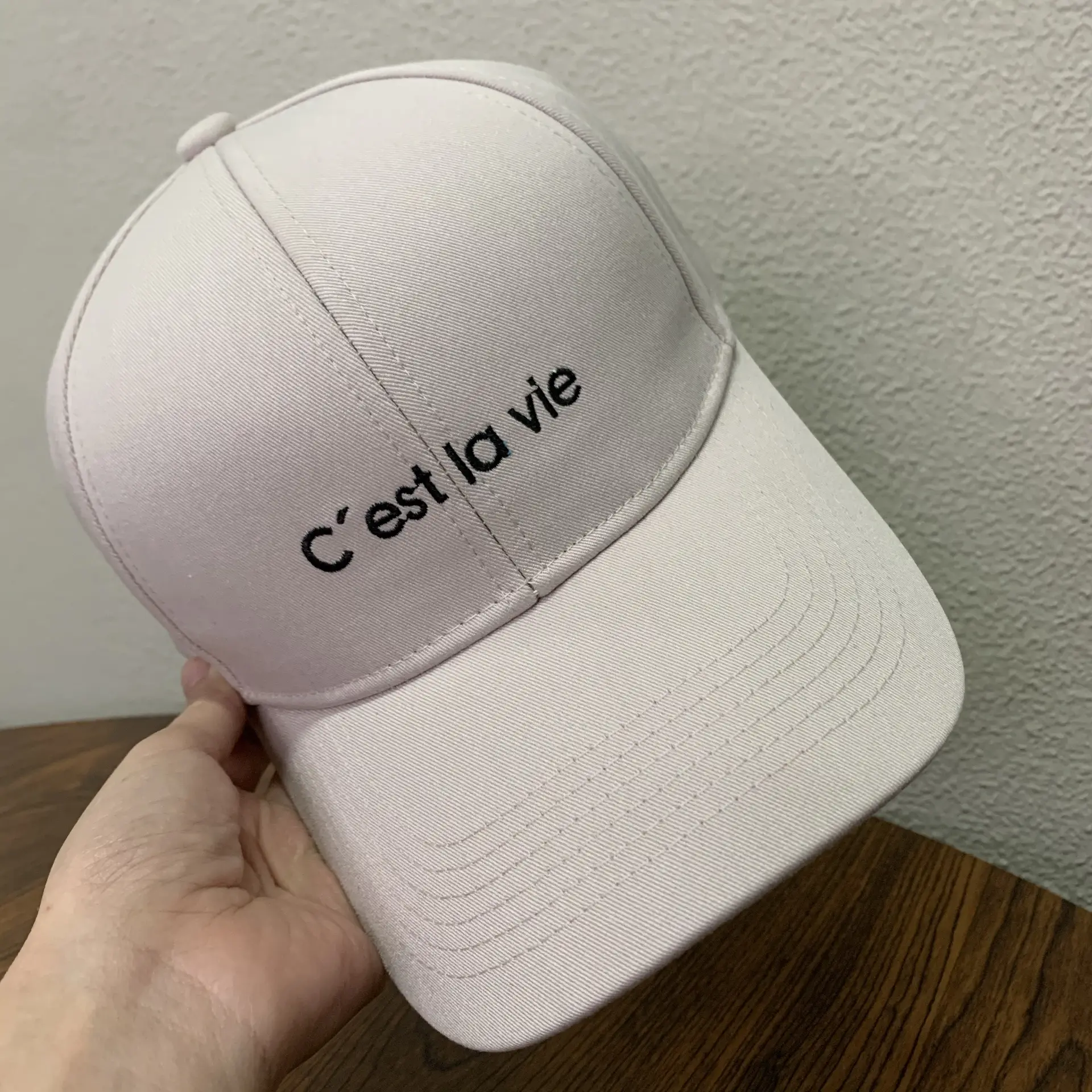 Men White "Est la Vie" Baseball Cap - Image 6