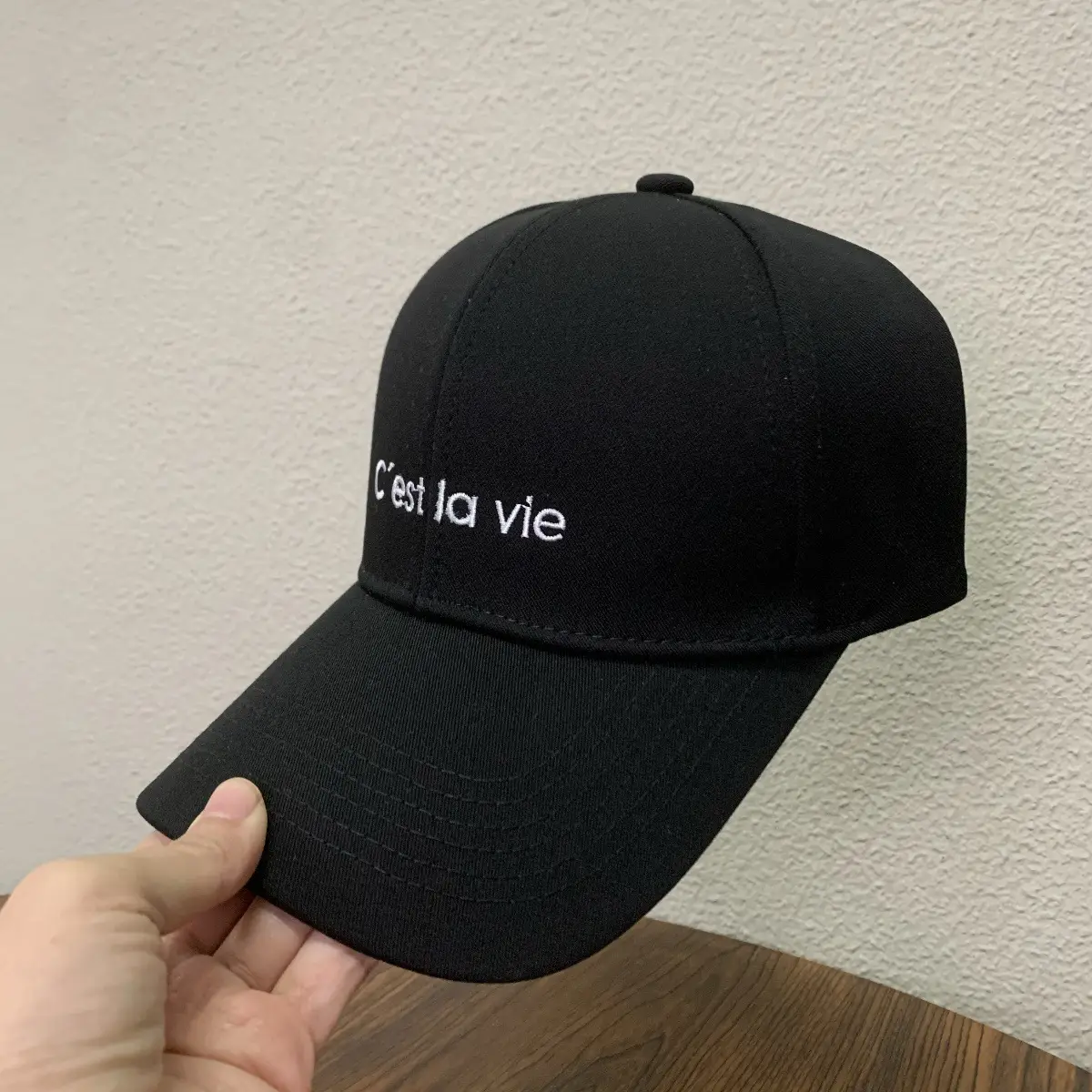 Men White "Est la Vie" Baseball Cap — feature 1