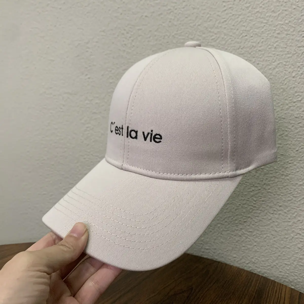 Men White "Est la Vie" Baseball Cap - Image 2