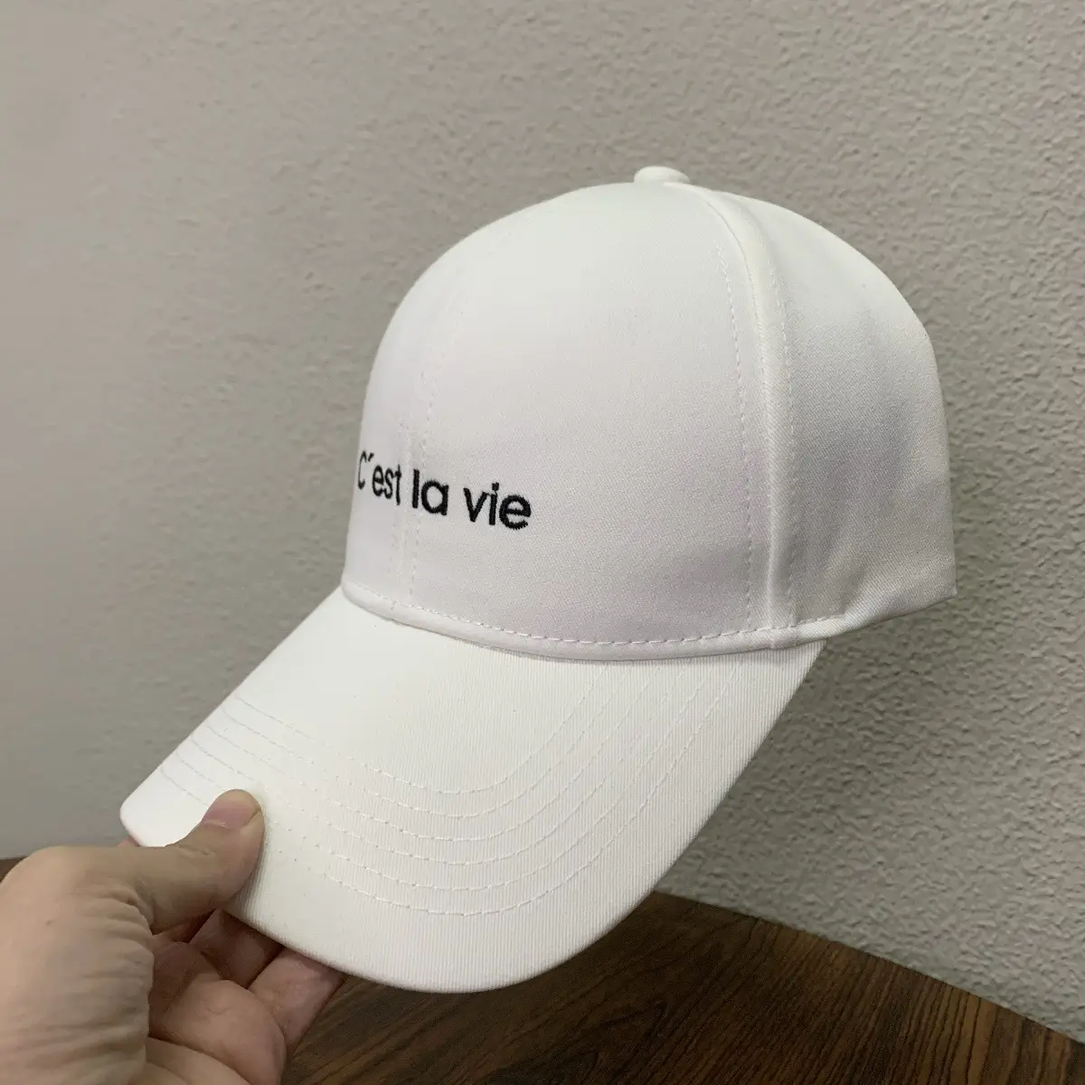 Men White "Est la Vie" Baseball Cap - Image 3