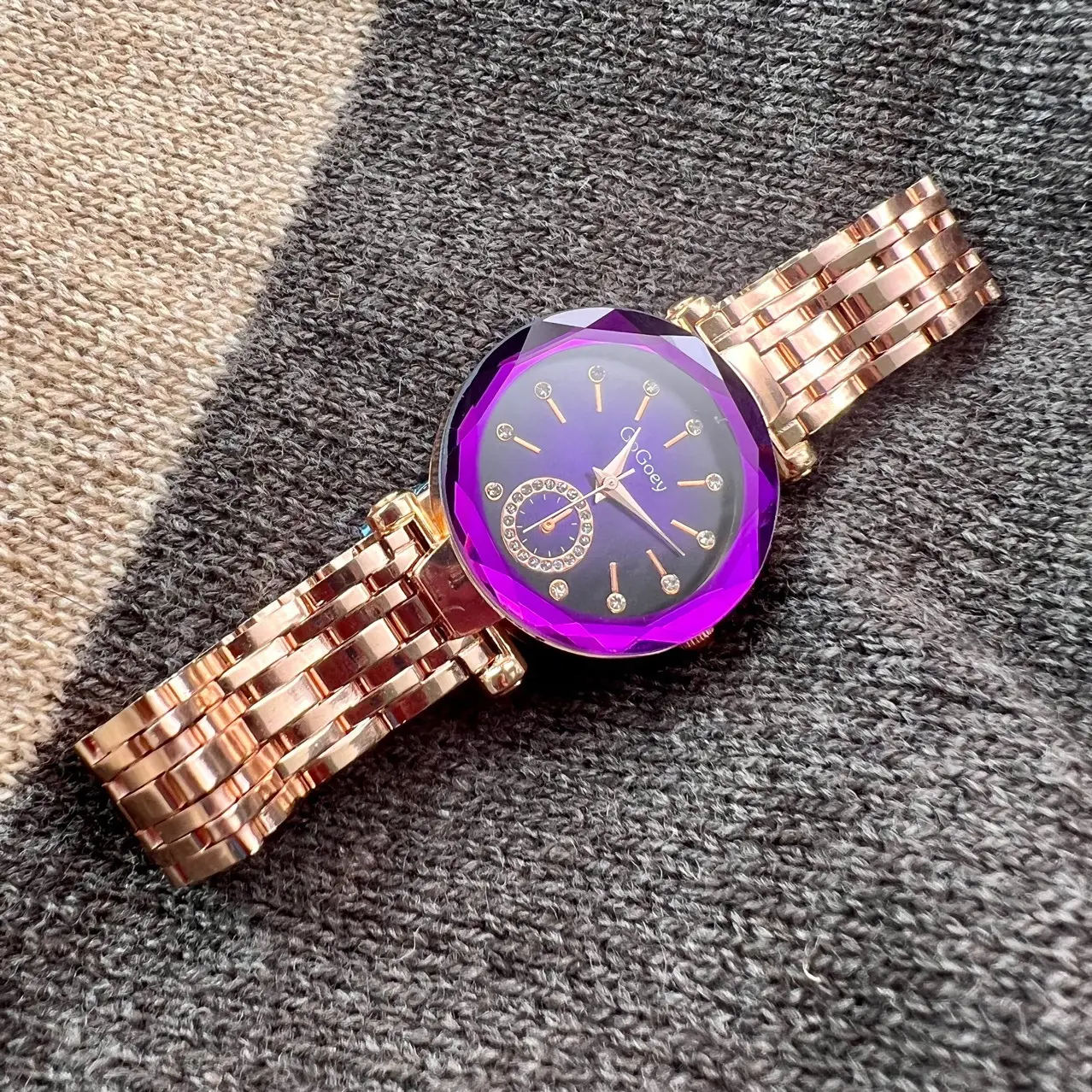 Women's Rose Gold Quartz Watch with Green Dial - Image 9
