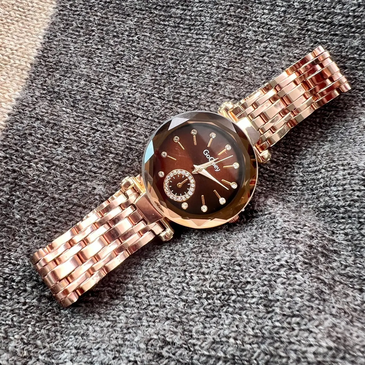 Women's Rose Gold Quartz Watch with Green Dial - Image 10