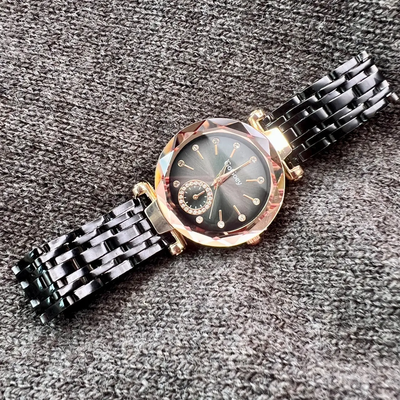 Women's Rose Gold Quartz Watch with Green Dial — feature 10
