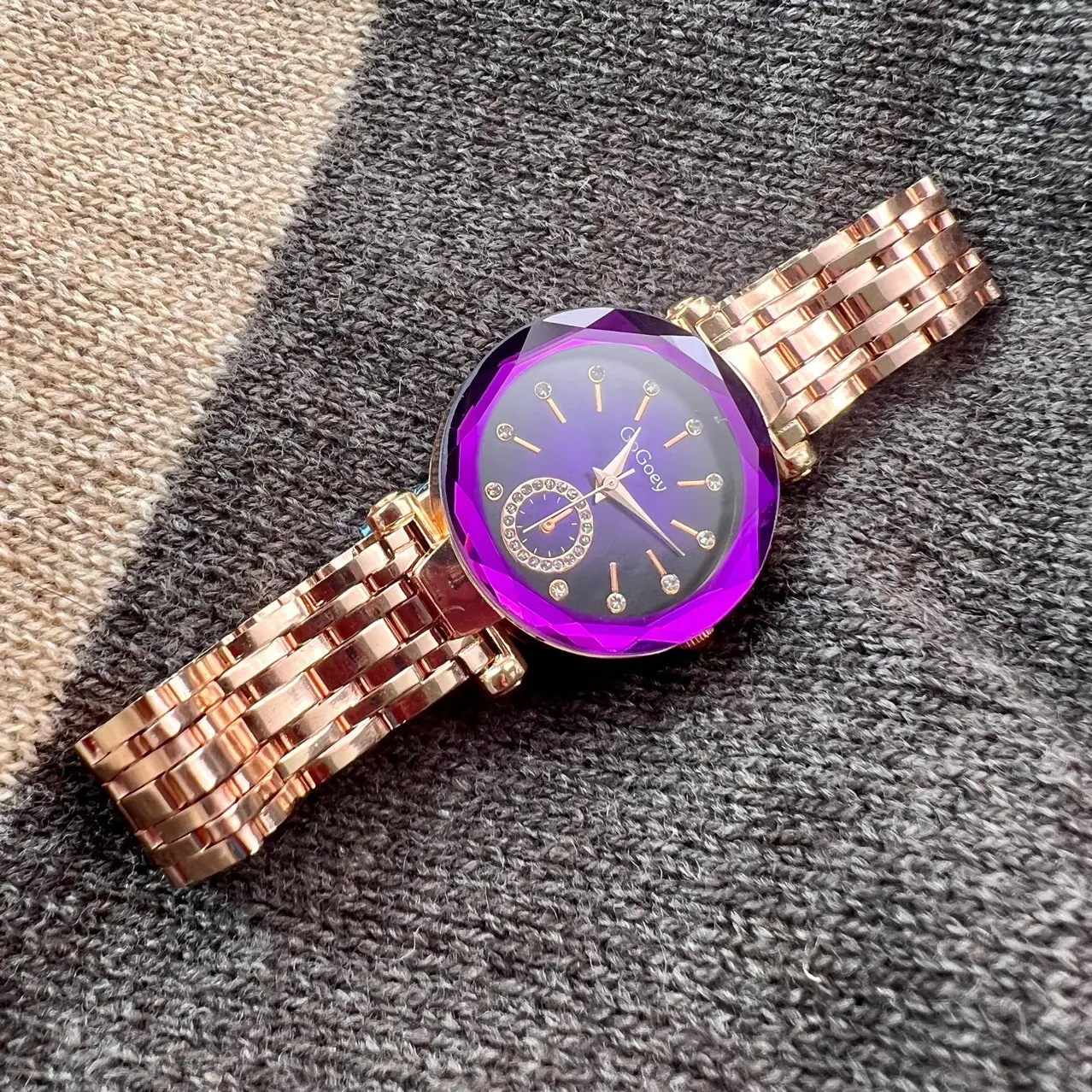 Women's Rose Gold Quartz Watch with Green Dial - Image 5