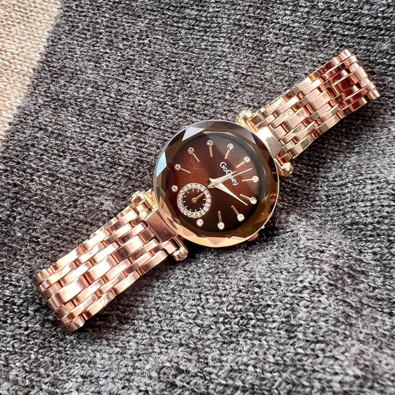 Women's Rose Gold Quartz Watch with Green Dial - Image 6