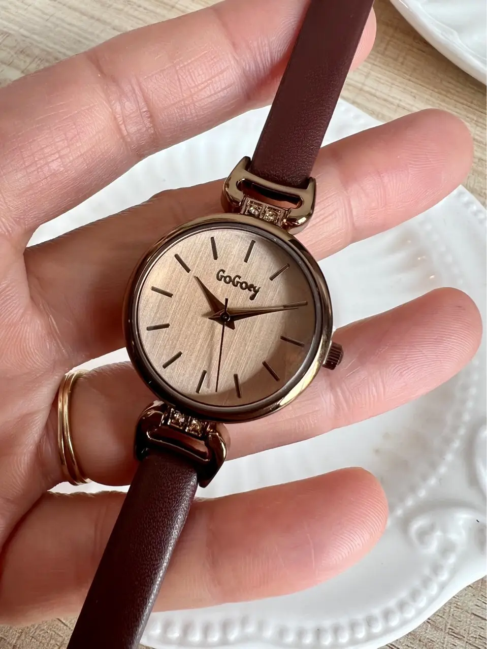 Korean Style Green Quartz Watch for Women — feature 12
