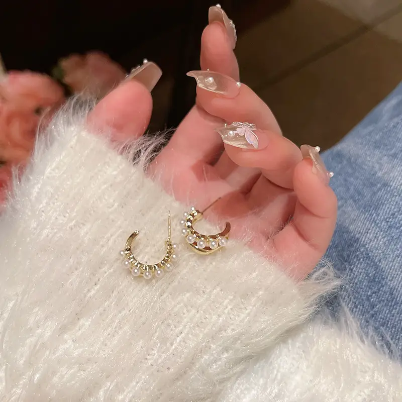 Women's Irregular Metallic Pearl C-Shape Earrings - Image 3
