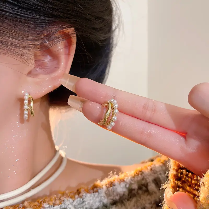 Women's Irregular Metallic Pearl C-Shape Earrings - Image 5