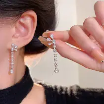 Women's Irregular Metallic Pearl C-Shape Earrings — feature 1
