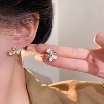 Women's Irregular Metallic Pearl C-Shape Earrings — feature 3