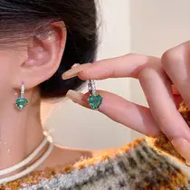 Women's Irregular Metallic Pearl C-Shape Earrings — feature 5