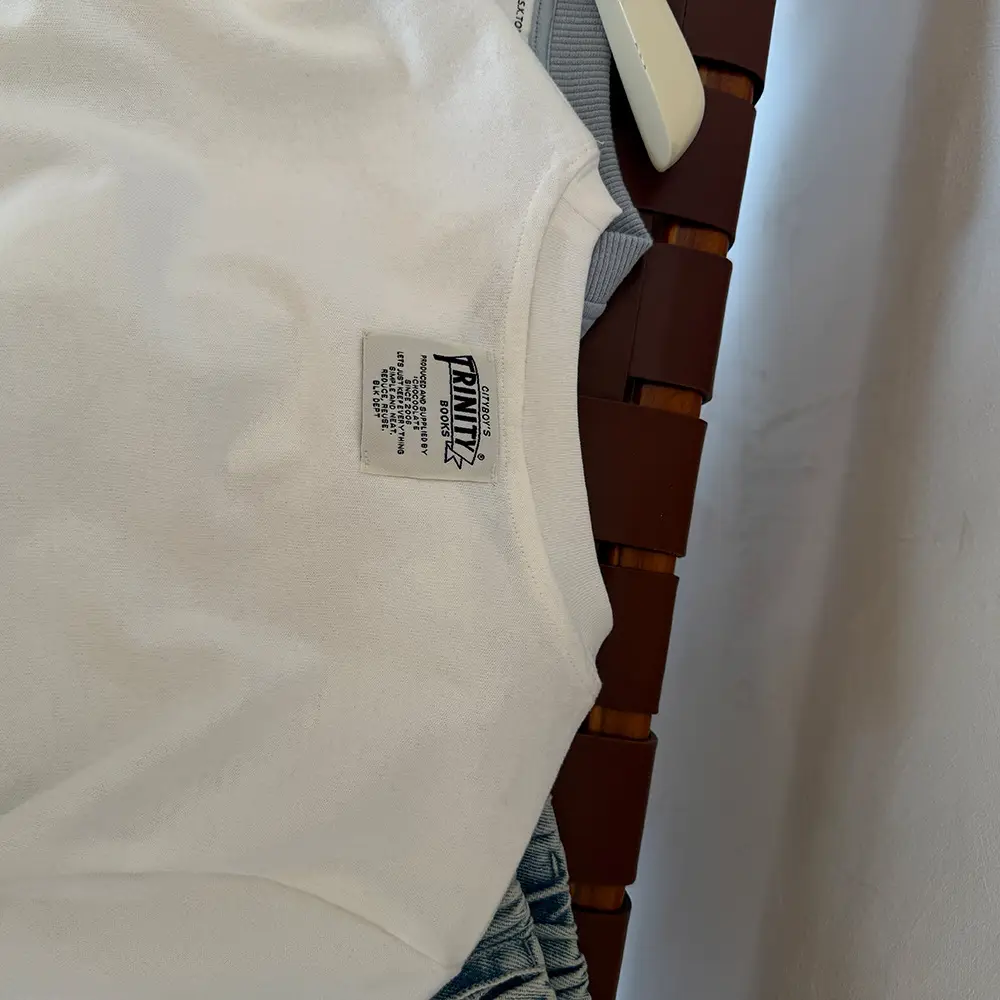 Children's White Smiths Print T-Shirt Medium Small — feature 11
