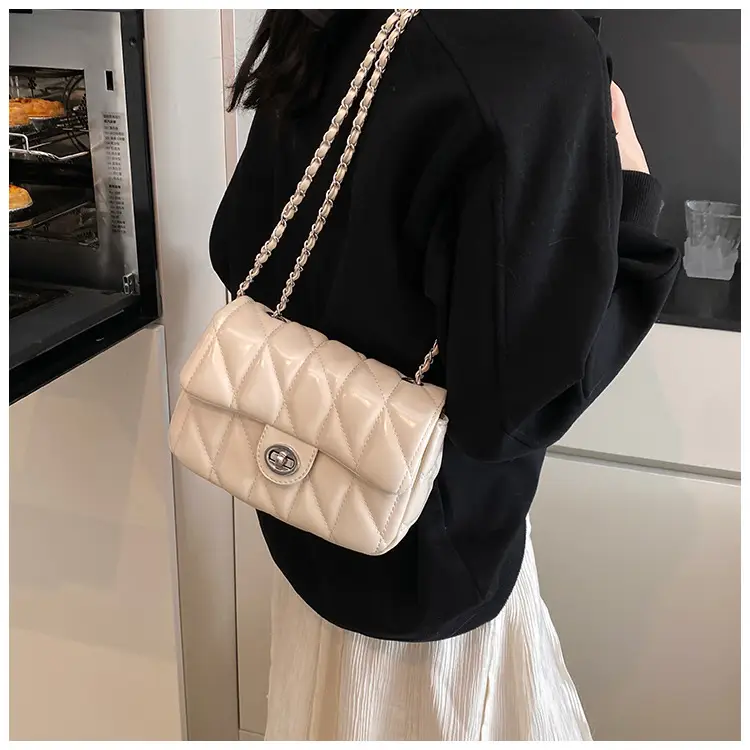 Black Quilted Chain Crossbody Bag for Women 2026 — feature 10