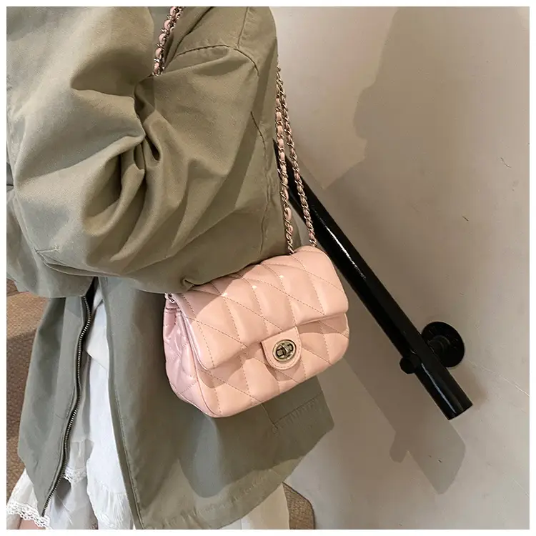 Black Quilted Chain Crossbody Bag for Women 2026 — feature 11