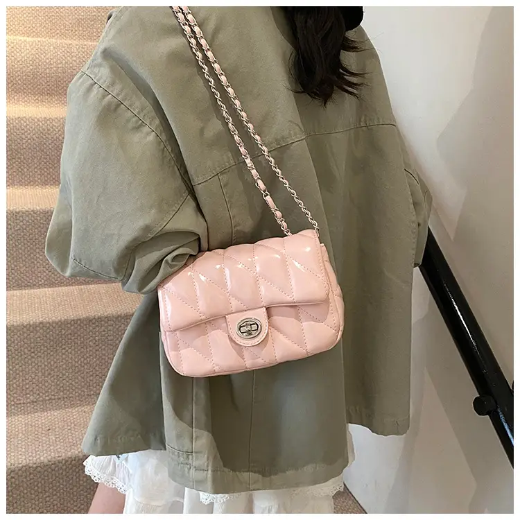 Black Quilted Chain Crossbody Bag for Women 2026 — feature 12