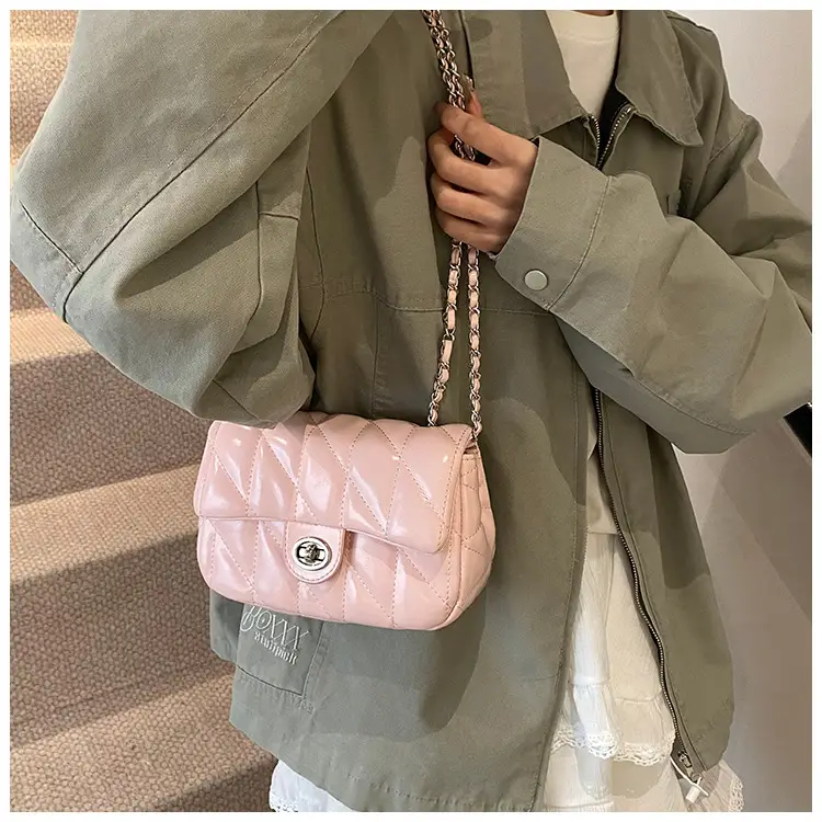 Black Quilted Chain Crossbody Bag for Women 2026 — feature 13