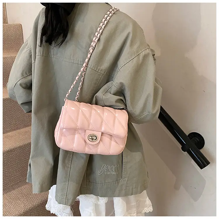 Black Quilted Chain Crossbody Bag for Women 2026 — feature 14