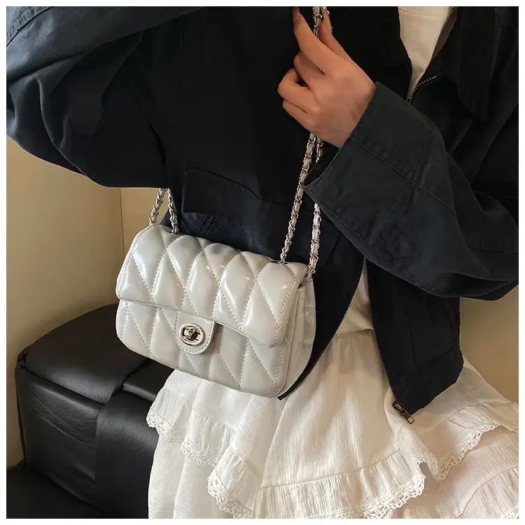 Black Quilted Chain Crossbody Bag for Women 2026 — feature 15