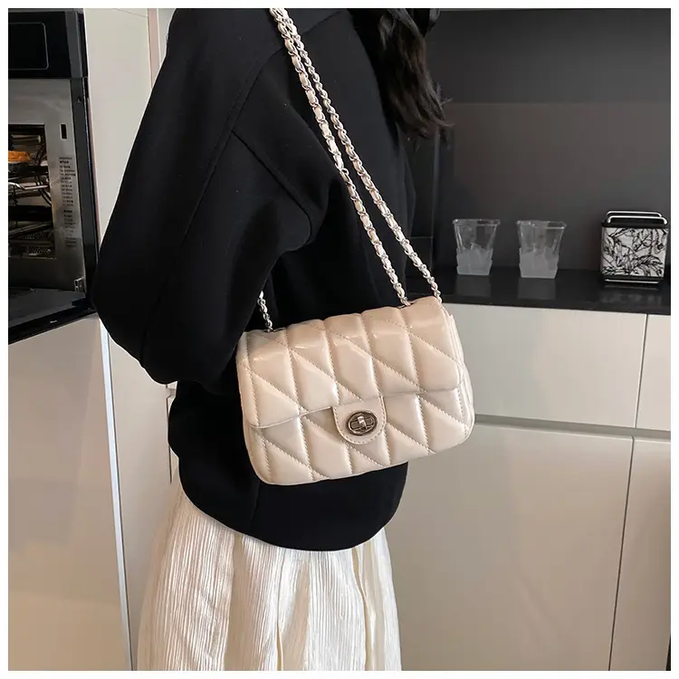 Black Quilted Chain Crossbody Bag for Women 2026 — feature 7