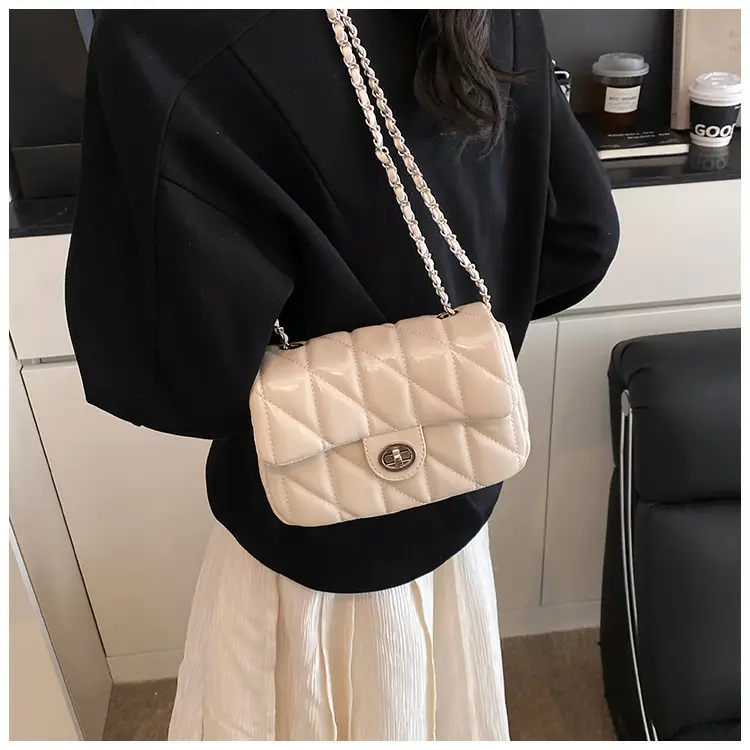 Black Quilted Chain Crossbody Bag for Women 2026 — feature 8