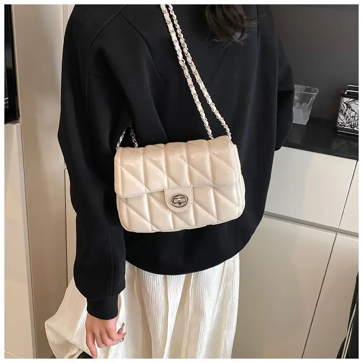 Black Quilted Chain Crossbody Bag for Women 2026 — feature 9