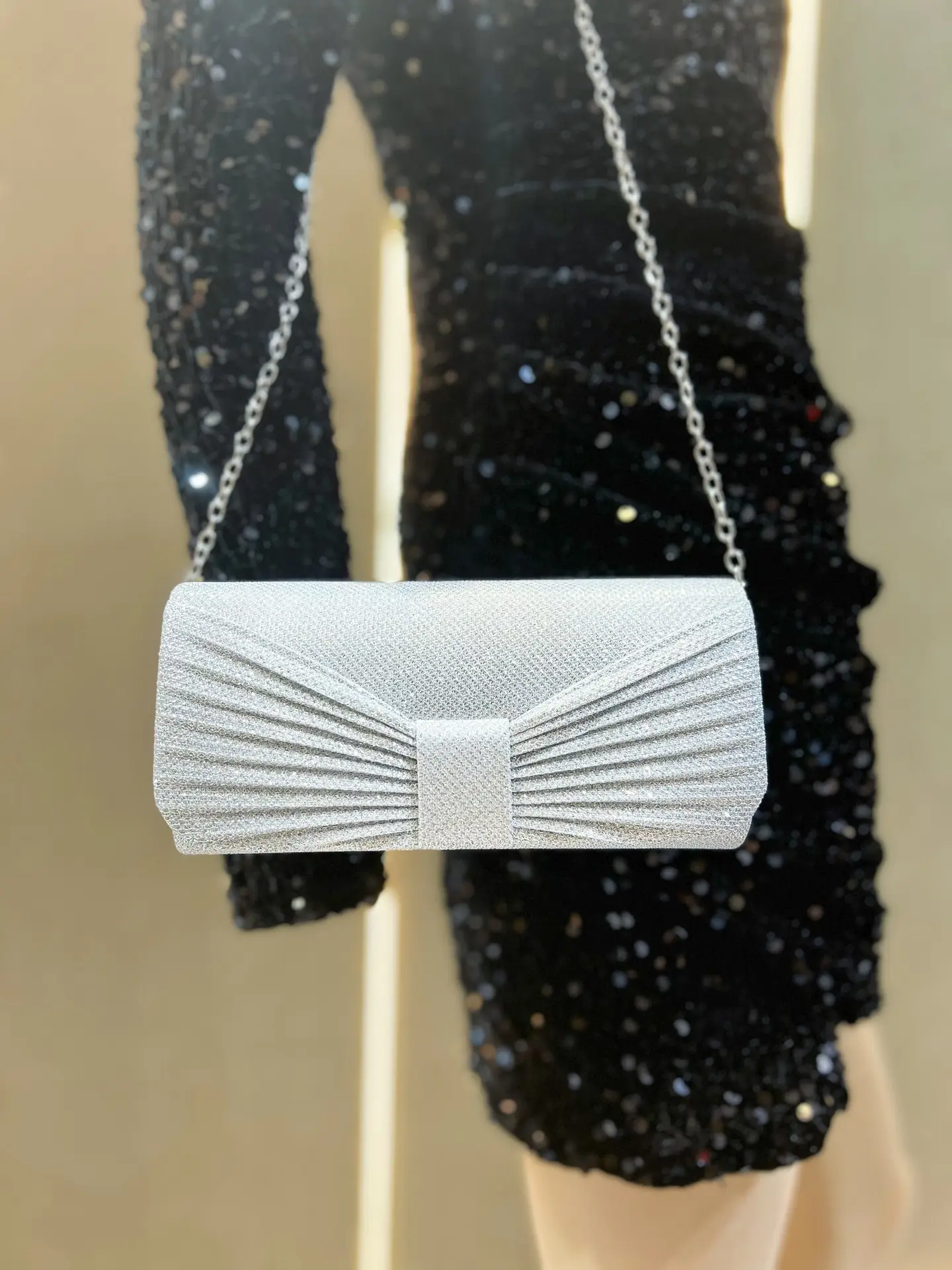 New Cross-border Pleated Silver Evening Bag — feature 12