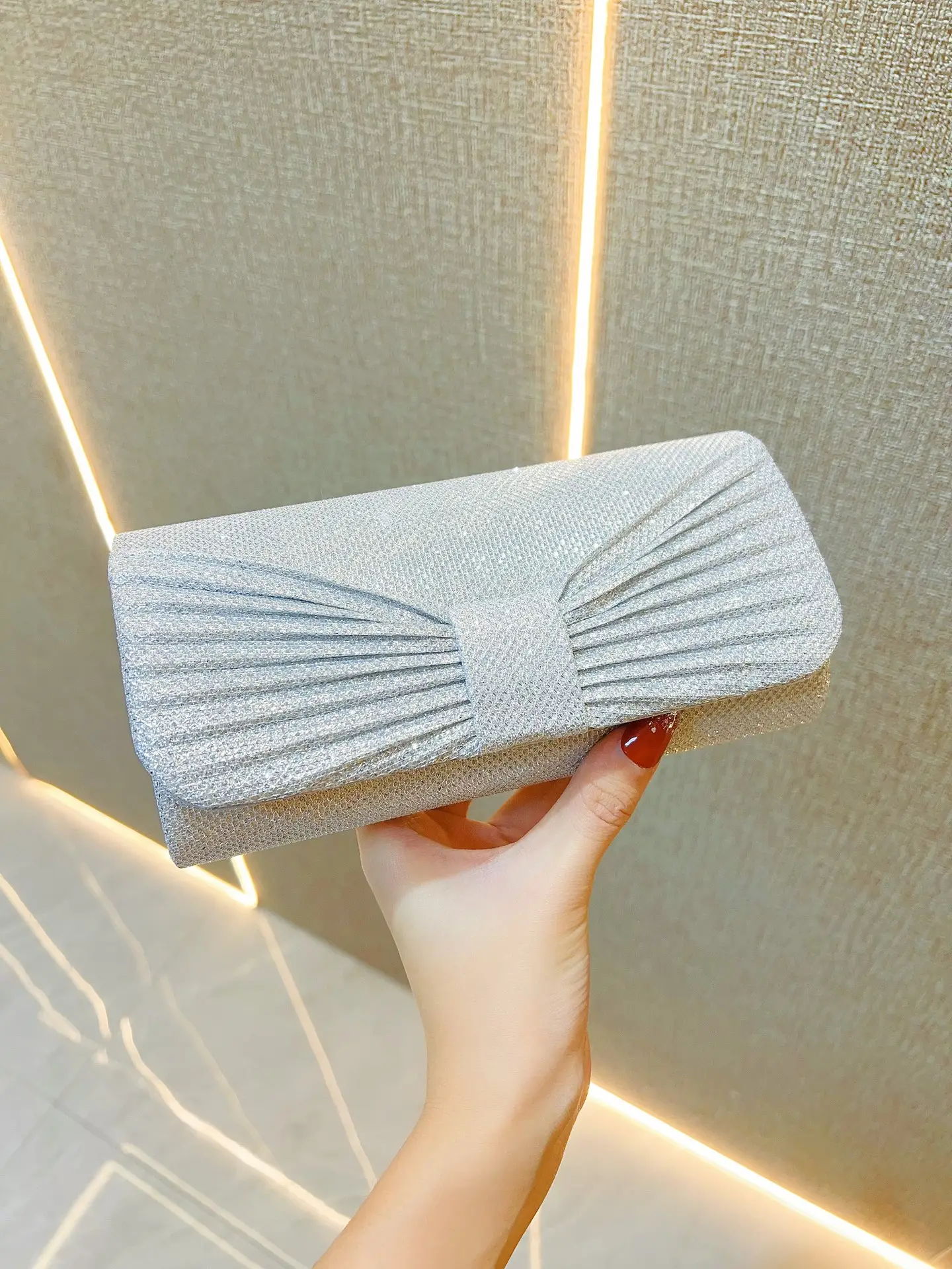New Cross-border Pleated Silver Evening Bag — feature 2