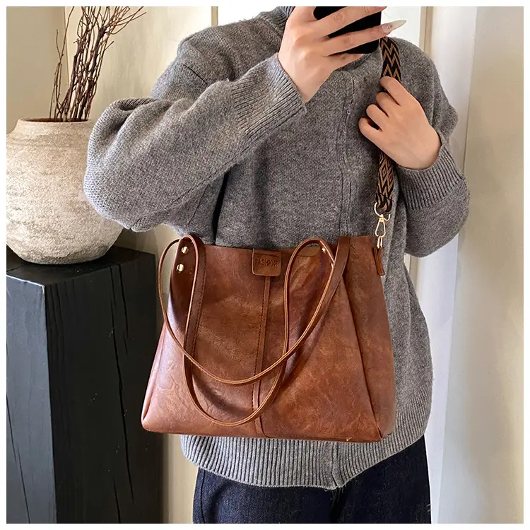 Brown Leather Crossbody Bag for Women 2025 — feature 11