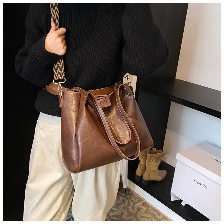 Brown Leather Crossbody Bag for Women 2025 — feature 15